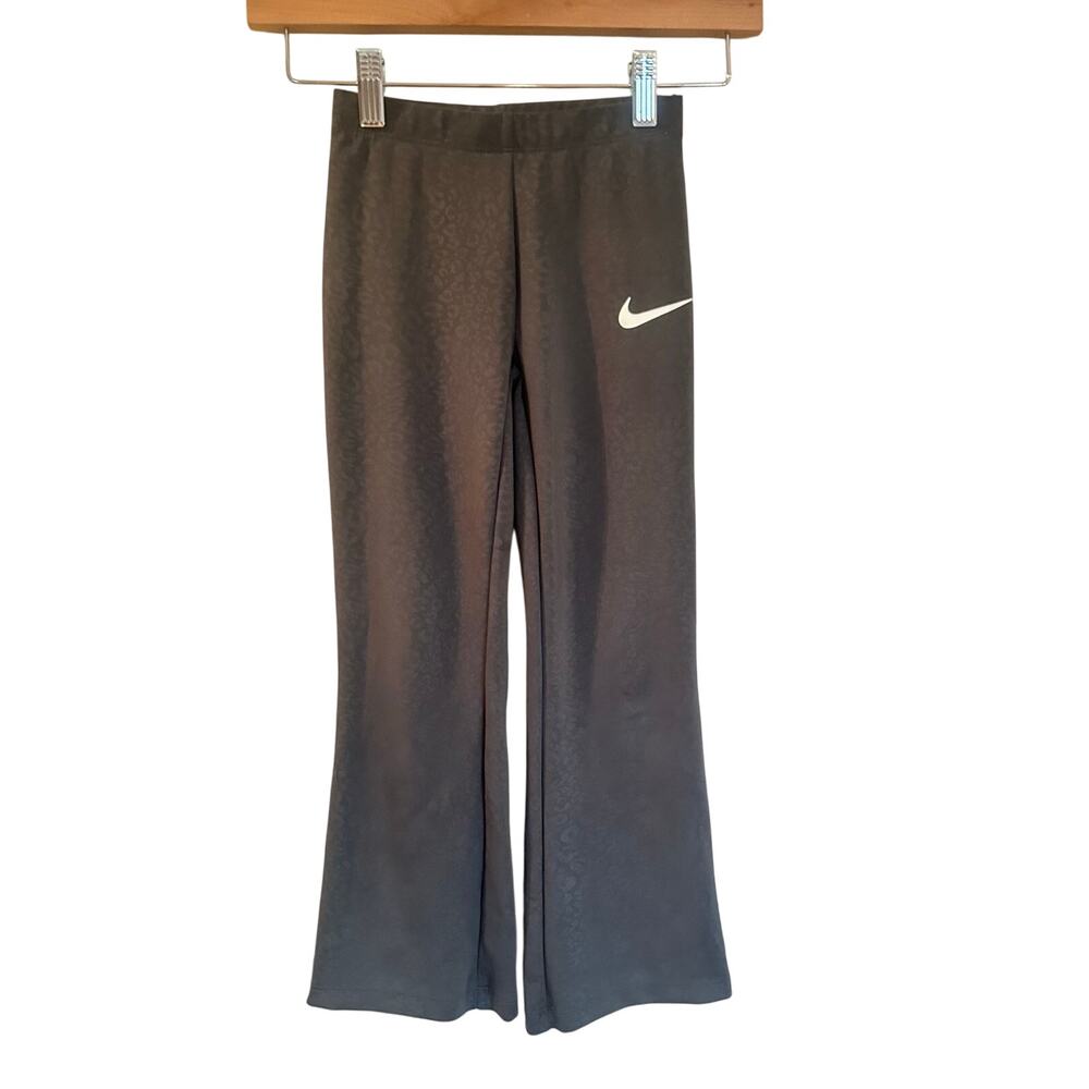Nike Embossed Flare Leggings sz 6-7 Nike Leggings